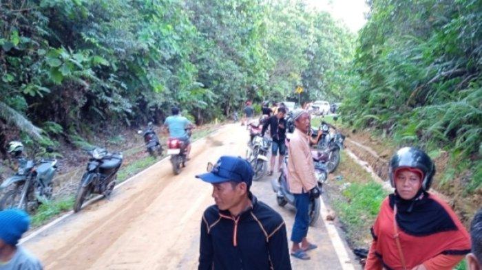 Situasi terkini di Jalan Lintas Utara (Genting Lanjak), Desa Lanjak Deras, Kecamatan Batang Lupar, Kabupaten Kapuas Hulu, yang sempat tertutup akibat tanah longsor, beberapa waktu lalu.