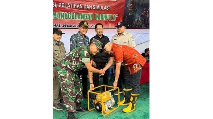 Penyerahan unit mesin pompa damkar kepada 4 forkopimcam serta dilakukansimulasi penanganan kebakaran lahan, Jumat 30 Agustus 2024
