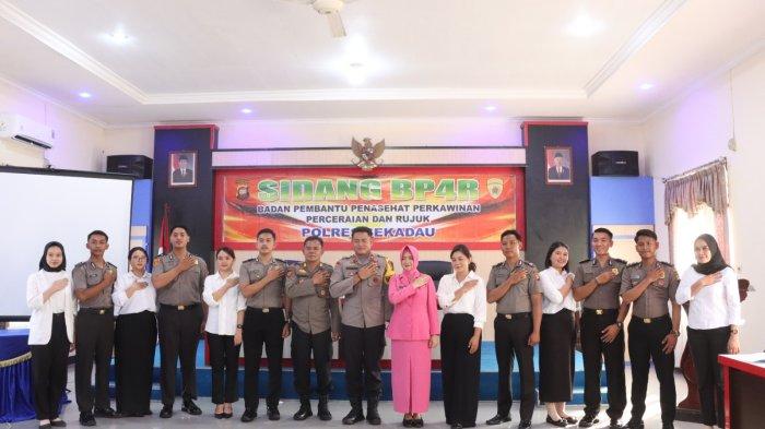 Wakapolres Sanggau Pimpin Sidang BP4R, Beri Nasehat Perkawinan untuk Empat Personel Polres