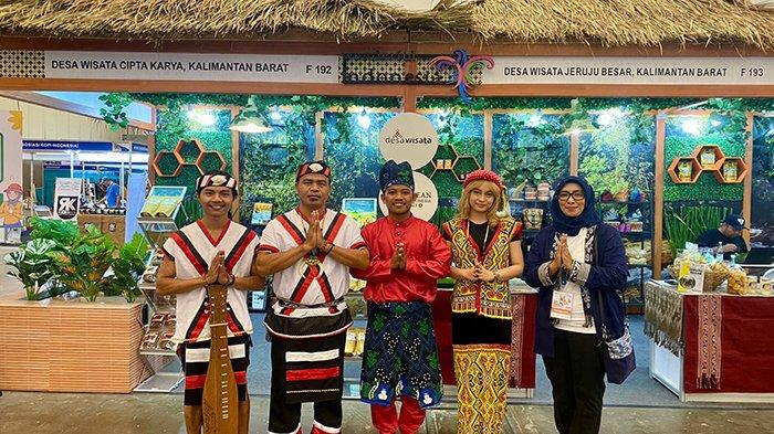 Booth Provinsi Kalbar di Kompas Travel Fair 2023 yang berlangsung dari 1-3 September di Tanggerang, Banten. / DISPORAPAR KALBAR