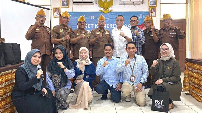 BSI Regional IX Kalimantan bersama BSI Maslahat Banjarmasin berbagi paket kemerdekaan dengan DPD Legiun Veteran Republik Indonesia (LVRI) Kalsel.