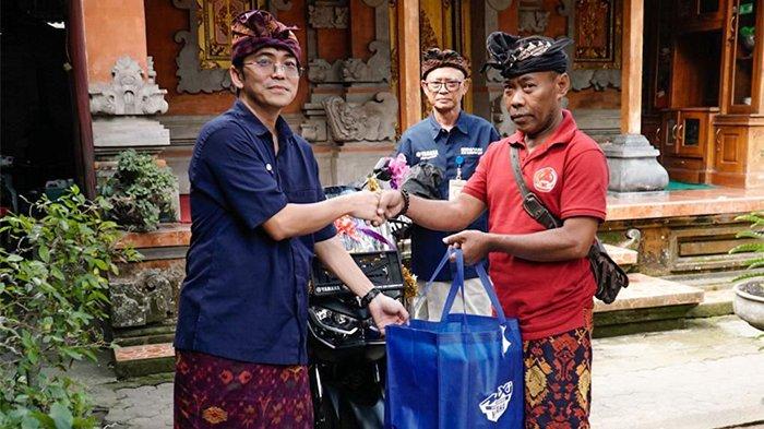 Dalam rangkaian Hari Pelanggan Nasional ini dilakukan special delivery unit Maxi Yamaha atau Classy Yamaha kepada konsumen terpilih yang membeli unit motor segmen unggulan tersebut.