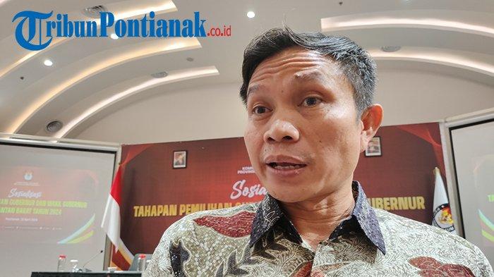 Ketua KPU Provinsi Kalimantan Barat, Muhammad Syarifuddin Budi saat diwawancarai usai sosialisasi tahapan Pemilihan Gubernur dan Wakil Gubernur Kalbar tahun 2024, di Hotel Mercure Pontianak, Selasa 23 April 2024.