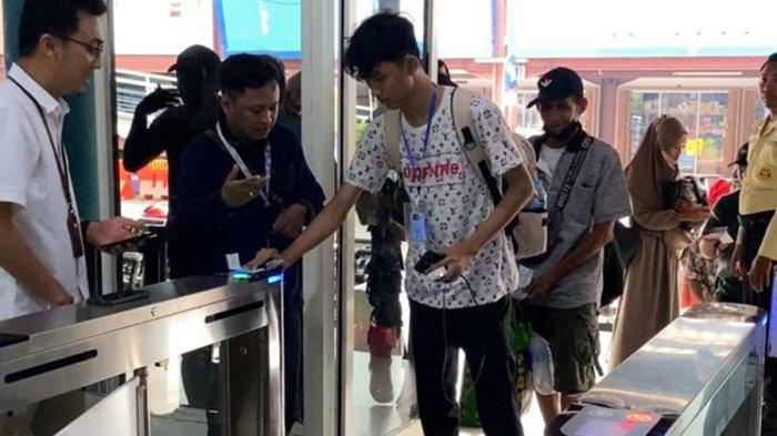 PT Pelabuhan Indonesia (Persero) Regional 2 Pontianak atau Pelindo Pontianak menambah fasilitas autogate di terminal penumpang Pelabuhan Dwikora Pontianak yang resmi diaktifkan (go live)  Rabu  30 Oktober 2024.