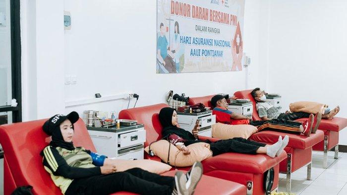 Donor darah bersama PMI dalam rangka Hari Asuransi Nasional AAUI Pontianak
