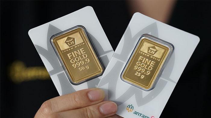 HARGA EMAS ANTAM - Ilustrasi logam mulia di salah satu gerai penjualan emas Logam Mulia belum lama ini. Harga emas Galeri 24 hari ini turun menjadi Rp 1.914.000 dari harga sebelumnya Rp1.925.000, sementara harga emas UBS kompak turun Rp15.000 dari angka Rp1.936.000 menjadi Rp1.921.000 per gram.