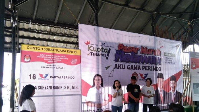 Pengurus Perindo Kalbar melalui Erma Suryani Ranik, S.H., M.H gelar Pasar Murah bertajuk 'Aku Gama Perindo' yang berlangsung di Pondok Nelayan, Jalan Gajah Mada, Kota Pontianak, Kalimantan Barat, Sabtu 13 Januari 2024.