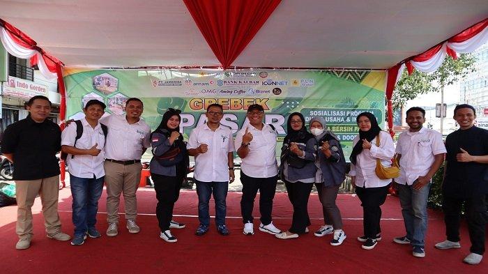 PLN Grup Kalimantan Barat bersama Forum CSR Kalbar gelar kegiatan 'Gerebek Pasar' di Pasar Flamboyan pada Hari Sabtu tanggal 9 September 2023. Forum CSR Kalbar ini terdiri dari oleh PT Antam, PT Jamkrida Kalbar, Bank Kalbar, Bank BRI dan beberapa perusahaan swasta di Kalbar.