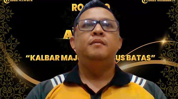 Habiburrahman, Kasubbid Pengembangan Pajak dan Retribusi Daerah BAPENDA Kabupaten Sanggau mempresentasikan inovasi D-iPAD pelayanan pajak di Kabupaten Sanggau dihadapan para dewan juri Tribun Pontianak Awards 2023 via zoom, Jumat 14 Juli 2023.
