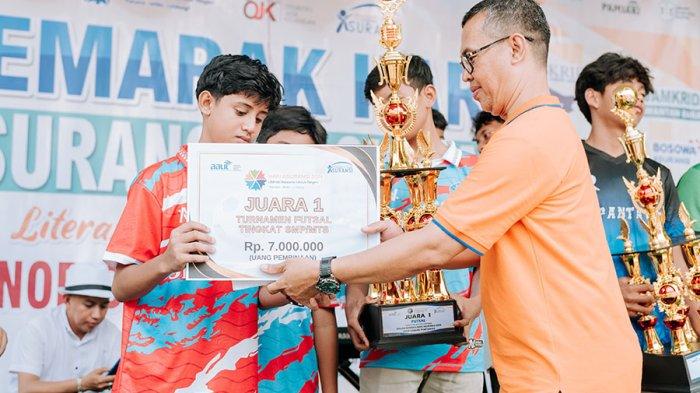 Penyerahan Hadiah Turnamen Futsal Tingkat SMP/MTs