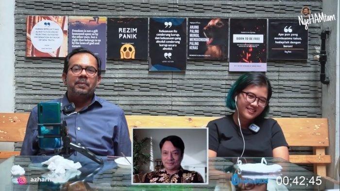 Direktur Eksekutif Lokataru, Haris Azhar (Kiri) dan Koordinator Kontras, Fatia Maulidiyanti (kanan) Tangkapan layar video unggahan Haris Azhar yang menyebut Menko Luhut turut serta dalam bisnis tambang di Blok Wabu, Intan Jaya, Papua.