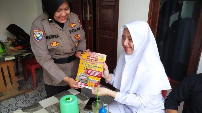Subbinmas Satgas Preemtif Ops Mantap Praja Kapuas-2024 Polres Singkawang melaksanakan serangkaian kegiatan penyuluhan, edukasi, sosialisasi, himbauan, dan tatap muka kepada masyarakat.