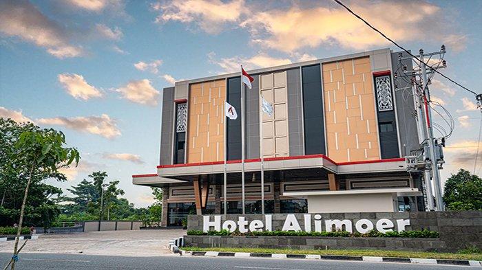 Hotel Alimoer beralamat di Jalan Ayani 2, Kubu Raya.