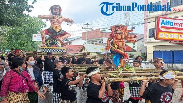 Warga Hindu Bali Pontianak menggelar pawai Ogoh-ogoh jelang Hari Raya Nyepi Tahun Baru Saka 1945, acara keagamaan umat Hindu digelar dengan rute dari Pura Giri Pati Mulawarman melewati Jalan Adisucipto menuju Tugu Selamat datang, dan kembali lagi ke Pura Giri Pati Mulawarman, Selasa sore 21 Maret 2023.