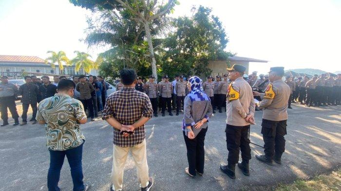 Sebanyak 135 personel dari Polres Kayong Utara akan diterjunkan pada saat pengundian nomor urut paslon peserta Pilkada Kayong Utara di Hotel Mahkota pada Senin 23 September 2024 nanti.