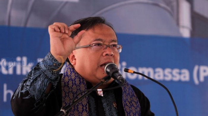 Mantan Menteri PPN/Kepala Bappenas, Bambang Brodjonegoro, menyampaikan kata sambutannya saat meresmikan pengembang pembangkit tenaga listrik swasta atau Independent Power Producer (IPP) Pembangkit Listrik Tenaga Biomassa (PLTBm) Siantan, berkapasitas 15 Megawatt (MW) di PT.Rezeki Perkasa Sejahtera Lestari, Jalan Raya Wajok Hulu Km7,5, Kecamatan Siantan, Kabupaten Mempawah, Kalimantan Barat, Senin (24/9/2018). 