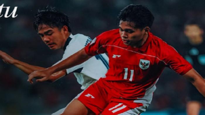 INDONESIA VS THAILAND - Pemain Timnas Indonesia U23 Arjuna melawan pemain Thailand U23 di Semifinal Piala AFF U23 2025 di Stadion Gelora Bung Karno (GBK), Jakarta pada Jumat 25 Juli 2025 pukul 20.00 WIB malam. Hasil sementara full time 1-1 dilanjutkan ke extra time.