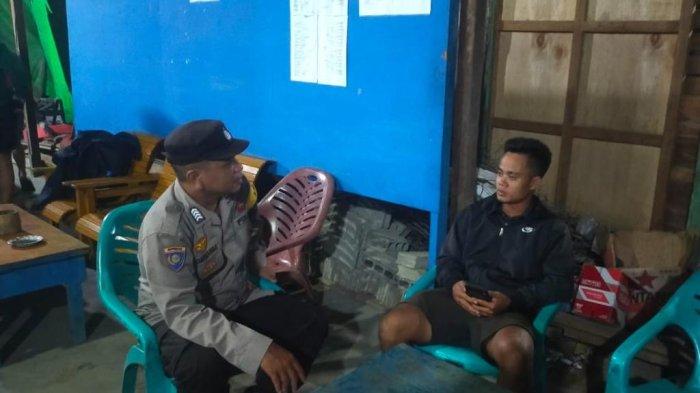 Personel Polsek Sayan lakukan kegiatan sambang pada malam hari, Senin 24 Juli 2023