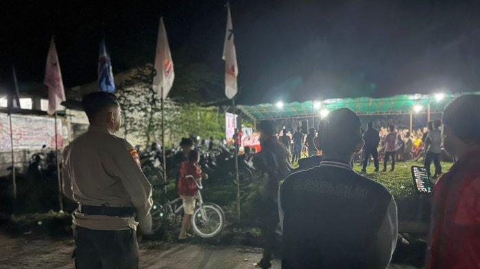 Personel Polres Singkawang laksanakan pengamanan kegiatan kampanye Pemilihan Walikota dan Wakil Walikota Singkawang Tahun 2024 yang dilakukan oleh pasangan calon nomor urut 02, Tjhai Chui Mie, S.E., M.H. dan Muhammadin, S.E., M.H, Sabtu 5 Oktober 2024 malam