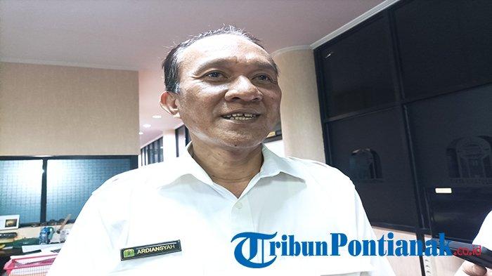 Direktur Utama (Dirut) Perumda PDAM Tirta Khatulistiwa, Ardiansyah di wawancarai di Kantor Perumda Air Minum Tirta Khatulistiwa Kota Pontianak, Rabu 2 Agustus 2023.