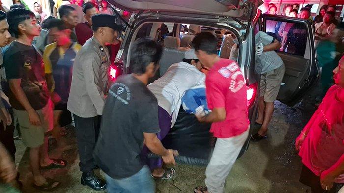 Seorang pelajar di Kabupaten Sintang, Kalimantan Barat ditemukan meninggal dunia diduga tenggelam di belakang rumahnya, Jalan Teukur Umar, Desa Baning Kota, pada Senin sore kemarin.
