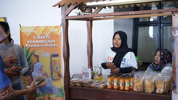 Nasabah yangmenggunakan jasa BRI sebagai tempat untuk menyimpan dananya dan memanfaatkan fasilitas kredit dalam rangka mengembangkan usaha.