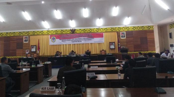 Peserta Paripurna saat melakukan Rapat di Aula DPRD Melawi. Cek perolehan suara pimpinan DPRD Melawi 2019-2024 dalam artikel ini