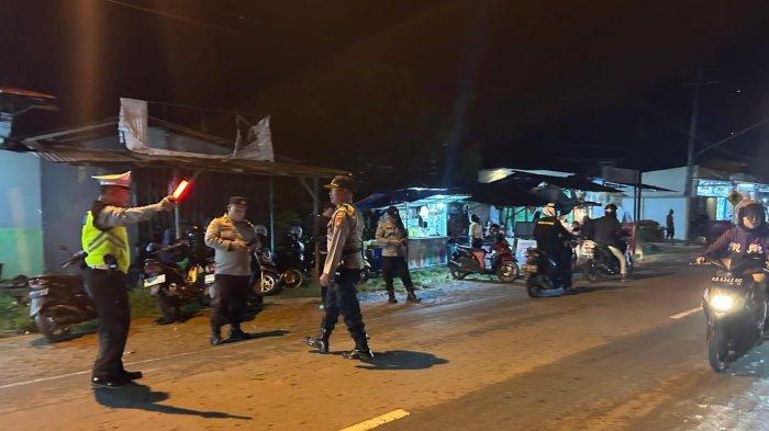 Polisi Lakukan Pengamanan Kampanye Paslon  Wali kota dan Wakil Wali kota Singkawang Nomor Urut 03, Dr. H. Andi Syarif Tuw, ST, M.T, M.Si (Han), dan Ir. H. Yusnita Fitriadi, Minggu 10 November 2024
