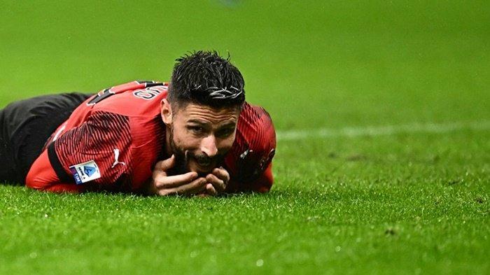 Reaksi penyerang AC Milan asal Prancis #09 Olivier Giroud saat pertandingan sepak bola Serie A Italia antara AC Milan dan Udinese di stadion San Siro di Milan, pada 04 November 2023. Cek posisi AC Milan di Klasemen grup Liga Champions