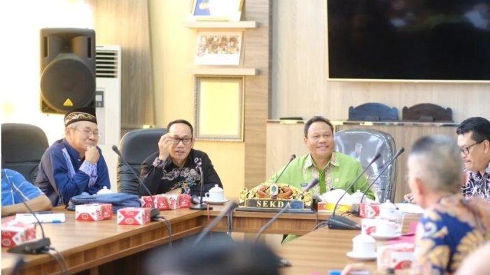 Sekda Kabupaten Kapuas Hulu, Mohd Zaini, saat pimpin rapat tentang persiapan MTQ tingkat provinsi Kalimantan Barat tahun 2025, yang akan dilaksanakan di Kapuas Hulu, rapat berlangsung di Kantor Bupati Kapuas Hulu, Jumat 7 Juni 2024.