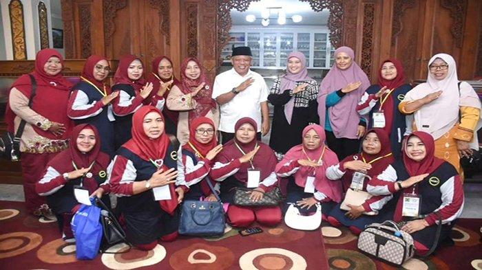 Bupati Kubu Raya H Muda Mahendrawan saat menerima kunjungan silaturahmi ibu-ibu BKMT kabupaten kota Se Kalbar pada Sabtu 16 September 2023.