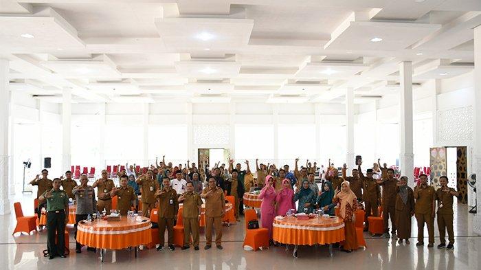 Pj Bupati Romi Wijaya Mendorong Dukungan Penuh untuk Program Imunisasi JE pada Anak di Kayong Utara.