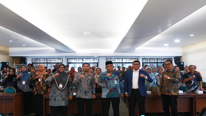 SOSIALISASI RANHAM - Sekretaris Daerah Kota Pontianak Amirullah membuka Sosialisasi RANHAM 2025 yang mengangkat tema Jam Malam Anak Ditinjau dari Persepektif HAM, Kamis 24 Juli 2025.