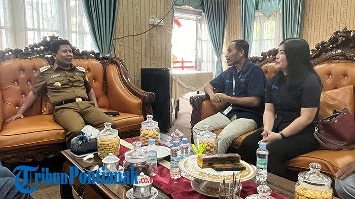 Bupati Sambas Satono menerima silaturahmi Tribun Pontianak, di rumah dinas Bupati Sambas, Senin 6 Mei 2024. Tribun Imam.