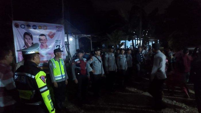 - Sejumlah personel jajaran Polres Singkawang laksanakan pengamanan kampanye pasangan calon (Paslon) nomor urut 02, Tjhai Chui Mie, S.E., M.H. dan Muhammad, S.E., M.H., di wilayah Kecamatan Singkawang Timur, Kamis 17 Oktober 2024 malam.