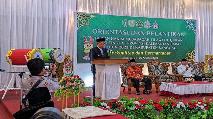 Gubernur Kalbar H Sutarmidji saat menyampaikan sambutannya saat pelantikan dewan hakim MTQ XXXI tingkat Provinsi Kalimantan di Kabupaten Sanggau di Aula Hotel Grand Narita Sanggau, Kalbar, Jumat 25 Agustus 2023.