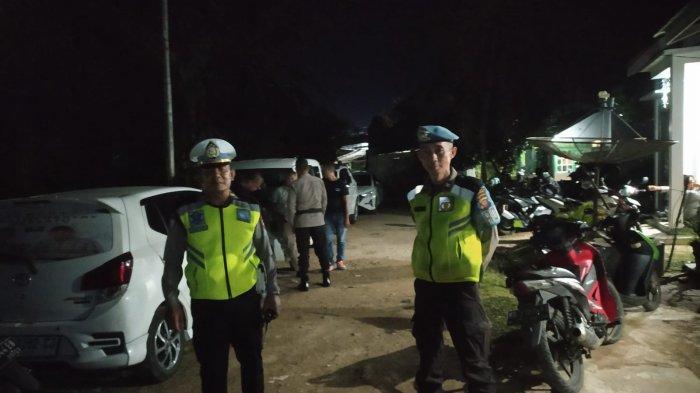 Polisi lakukan pengamanan kampanye Calon  Wali Kota dan Wakil Wali Kota Singkawang Nomor Urut 03, DR. Andi Syarif dan IR. Yusnita Fitriadi  Senin 21 Oktober 2024.