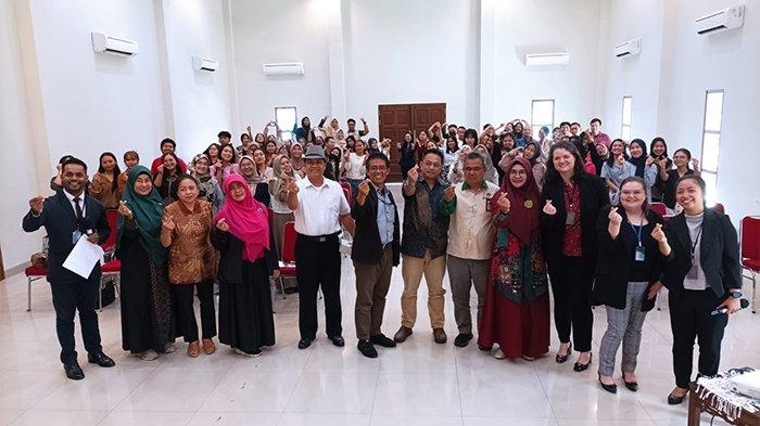 Universitas Panca Bhakti Pontianak melakukan Closing Event English Training Kerjasama UPB dan Internasional Centre For English Excellence (ICEE) di Gedung Graha UPB, Jalan Komy Yos Sudarso, Jumat 14 Juli 2023.