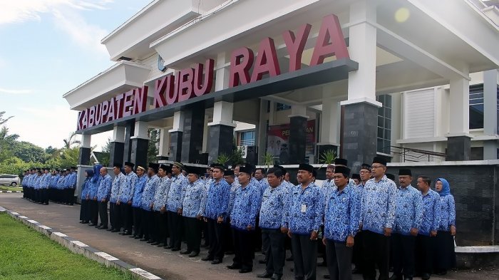 Jumlah Penduduk Kubu Raya dan Distribusinya di 9 Kecamatan serta Pertumbuhannya