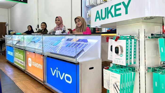 Upgadget toko gadget terlengkap di Kota Pontianak. Letaknya di Jalan Urai Bawadi samping Indomaret.
