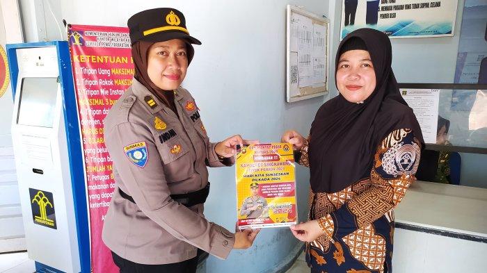 Tim dari Subbinmas Satgas Preemtif dipimpin IPTU Indah Sri Wilujeng, S.H., menyampaikan imbuan dan sosialisasi kepada warga, Kamis 19 September 2024