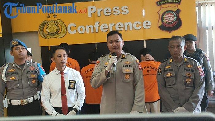 Kabag Ops Polres Singkawang, AKP Muhammad Yasin (kedua dari kanan) saat ditemui Tribun Pontianak di Mapolres Singkawang Kalimantan Barat, Senin 28 Agustus 2023.