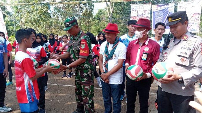 Kegiatan Sport and Tourism di Bukit Pamoyanan, dipadati pengunjung.