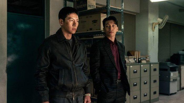 Aktor Ji Chang Wook dan Wi Haj Joon (kanan) dalam drama The Worst of Evil.(Dok. Disney+ Hotstar)