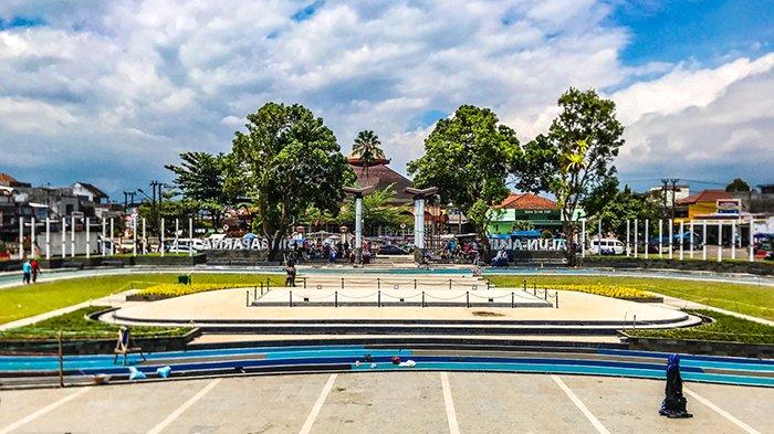 Wajah baru Alun-alun Singaparna, Kabupaten Tasikmalaya, Jawa Barat pada Senin (9/12/2023).