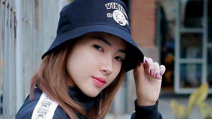PREDIKSI SKOR PERSIB - Bobotoh geulis asal Bandung, Mayang Amoy. Ini prediksi skor Persib Bandung vs Persis Solo menurut Mayang.