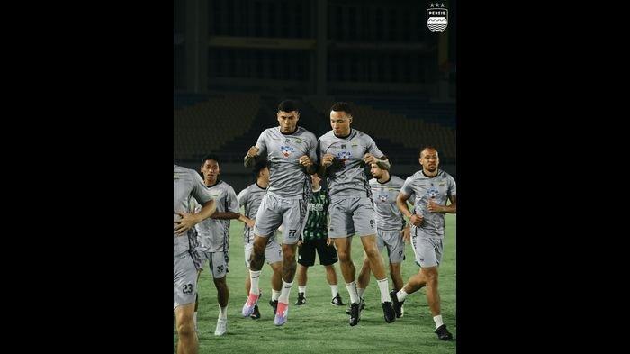 INTIP Persiapan Terakhir Persib Bandung Lawan PSS Sleman di Stadion Manahan, Ciro dan Lima Adu Body