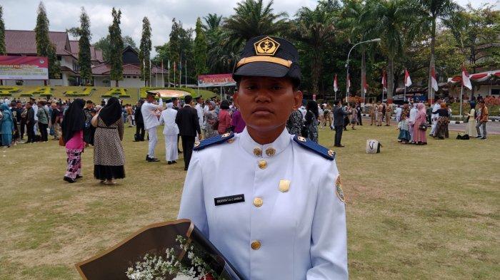 Cresentia Sangur patut berbangga, usahanya yang keras untuk bisa masuk Institut Pemerintahan Dalam Negeri (IPDN) kini terwujud.