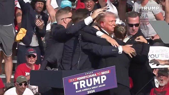 Mantan Presiden Amerika Serikat, Donald Trump, ditembak seseorang saat berkampanye terbuka di Buttler, Pennsylvania, Sabtu 13 Juli 2024 waktu Amerika.