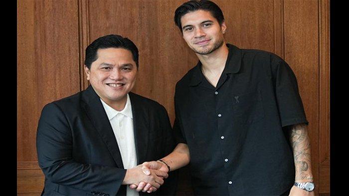Ketua Umum PSSI, Erick Thohir, akhirnya bersalaman dengan pemain belakang FC Copenhagen keturunan Indonesia, Kevin Diks Bakarbessy atau Kevin Diks.